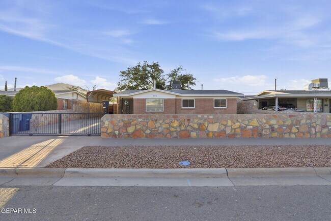 Foto del edificio - 4873 Mcgregor Dr