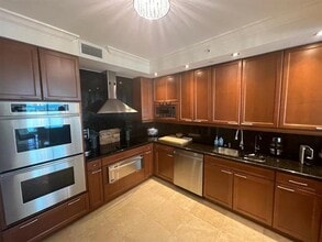 Building Photo - 20201 E Country Club Dr