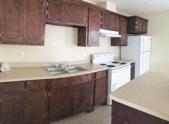 Los nuevos la cocina con una isla - STVP Ann St Apartments