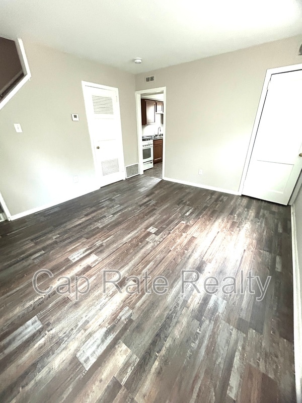 Foto del edificio - 4633 Faith Ave