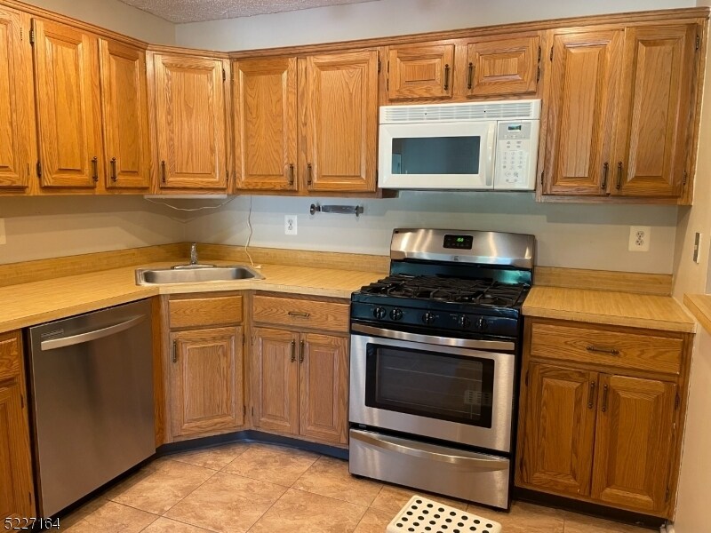 Primary Photo - 35 Crabapple Ln