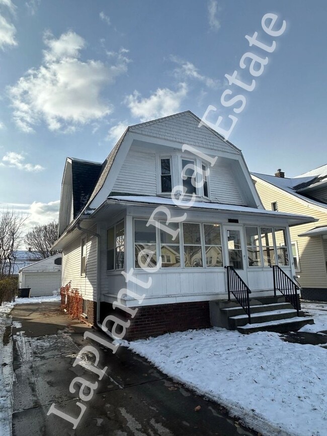 Foto del edificio - Comfy 3-Bedroom Home with Classic Charm in Toledo’s Old South End