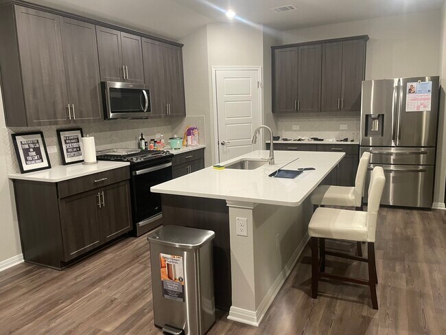 Foto del edificio - 13732 Heartland Dr