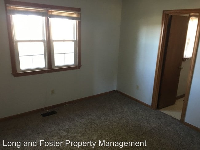 Building Photo - 3 br, 1.5 bath House - 718 Glade Rd.