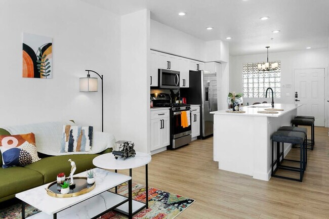 Foto del edificio - 9450 W Cabela Dr