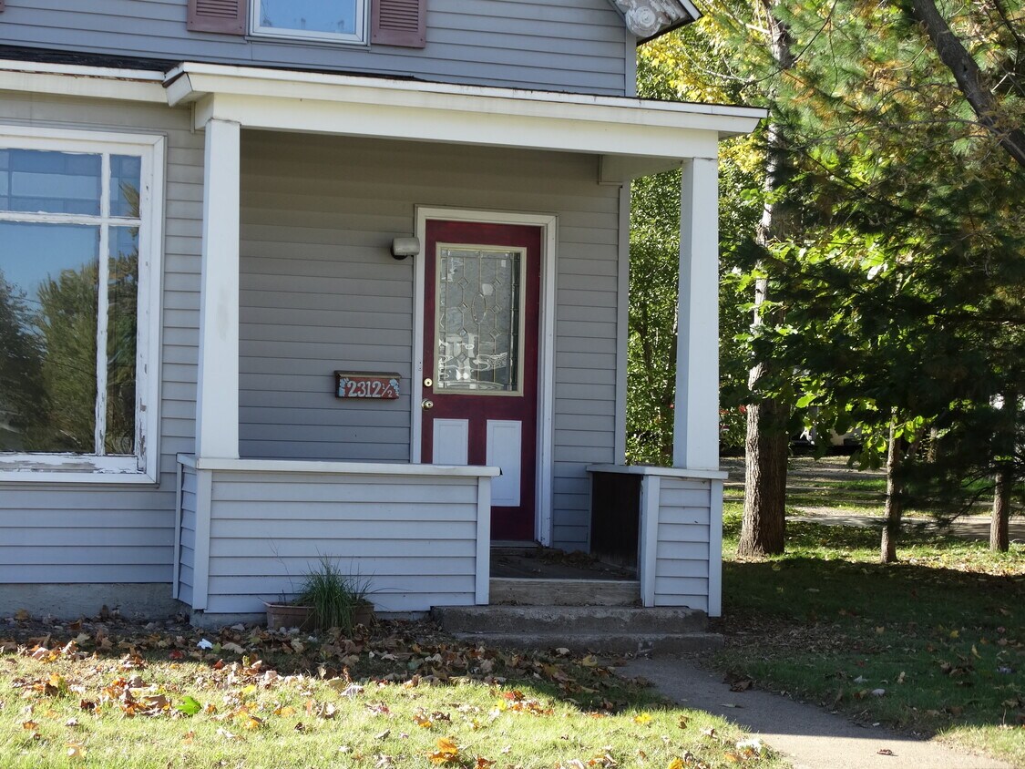 2312 5th St Eau Claire, WI 54703 Alquileres en Eau Claire, WI