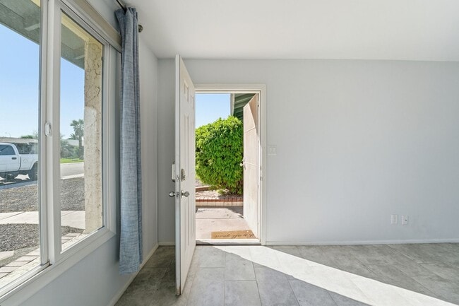 Foto del edificio - Beautifully remodeled home in a fantastic ...