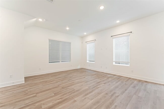 Building Photo - 5824 Highland Sky Ln