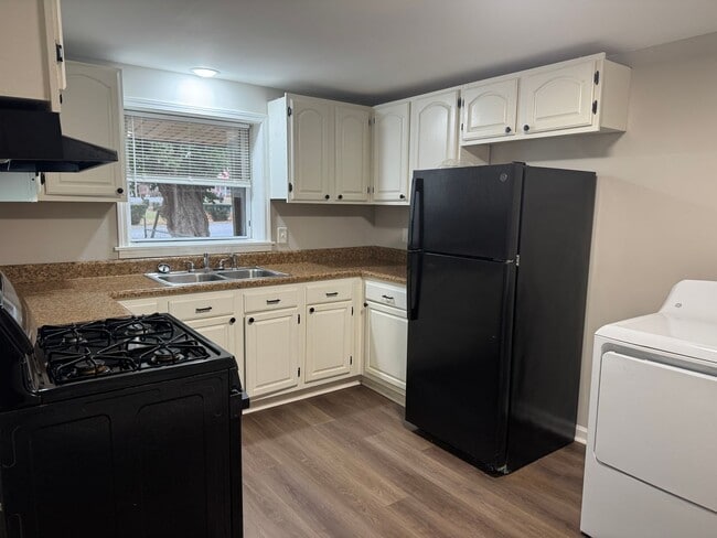 Building Photo - **NEW PRICE** All Utilities Included Plus Washer and Dryer!**