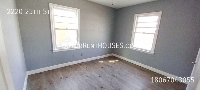 Building Photo - Handyman Special $99 Move in + Admin Fee /...