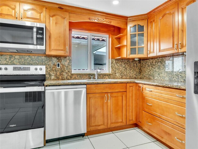 Foto del edificio - 5661 SW 5th Terrace