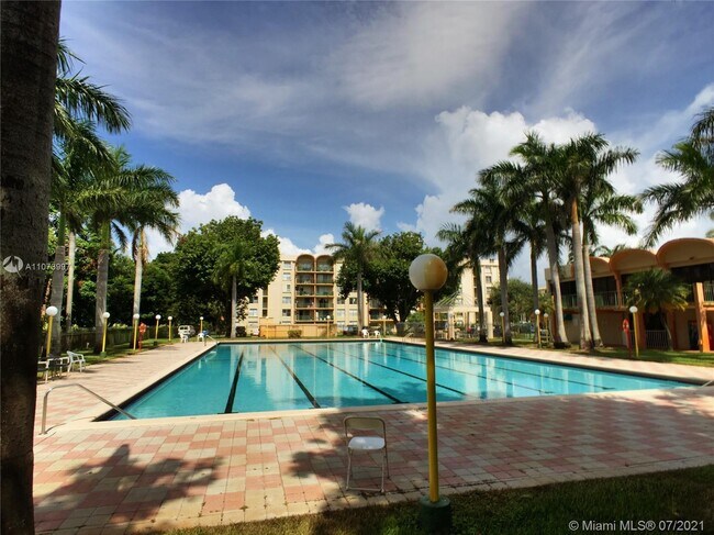 Foto del edificio - 9300 Fontainebleau Blvd