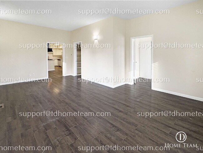 Foto del edificio - "Charming 4-Bed Tacoma Home with Granite Elegance & Ample Space!"