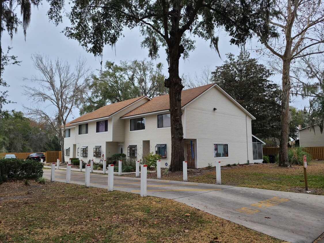 6124 SW 8th Pl, Gainesville, FL 32607 Townhome Rentals in Gainesville