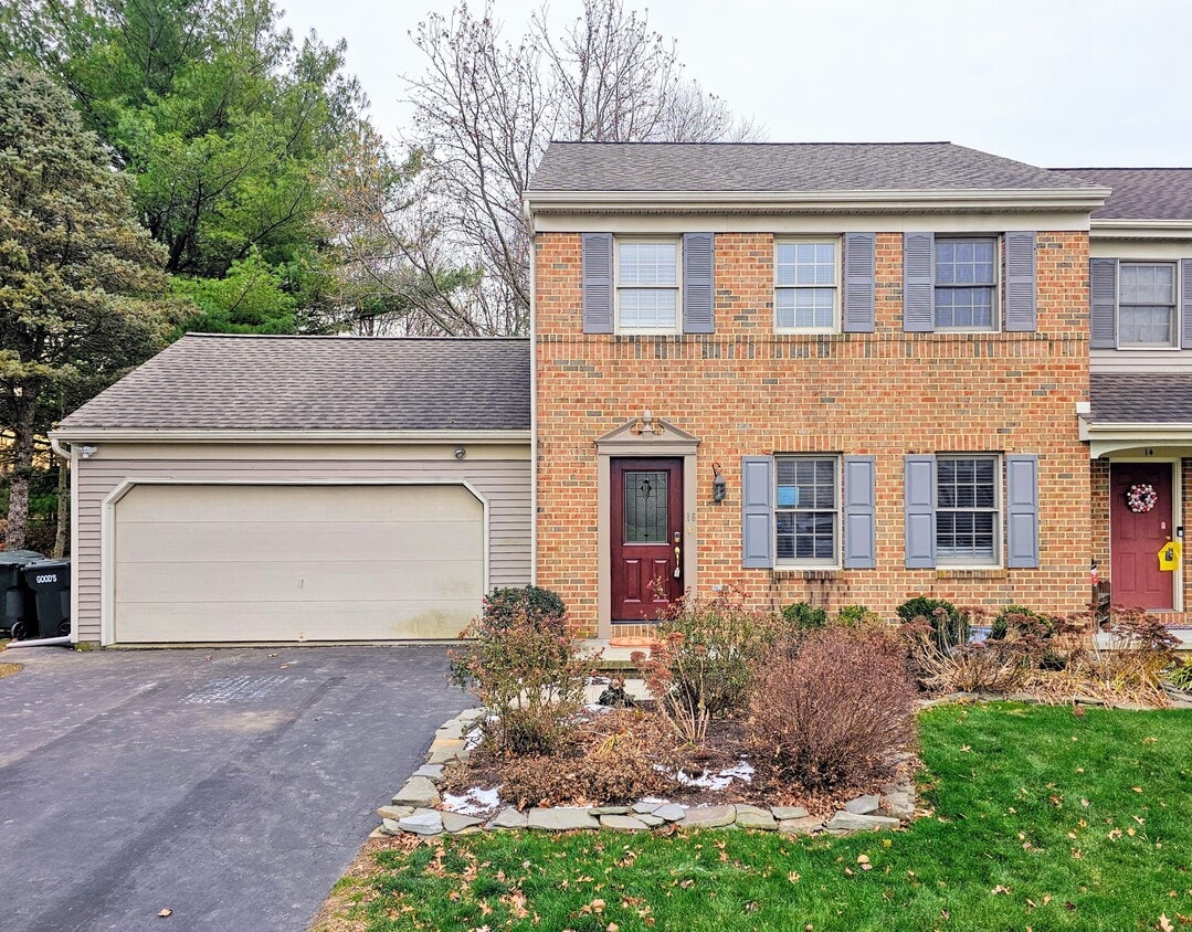 Foto principal - 16 Brookview Dr