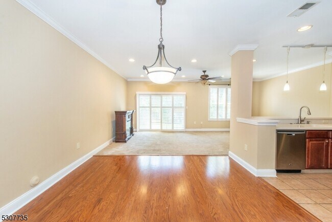 Building Photo - 118 Rock Creek Dr