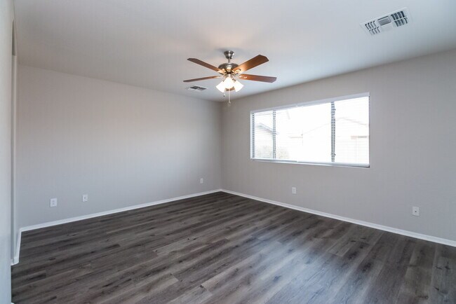 Foto del edificio - 9550 W Williams St