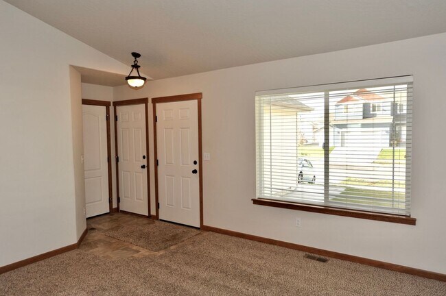 Foto del edificio - 3 bed 2 bath- Crown Pointe Neighborhood