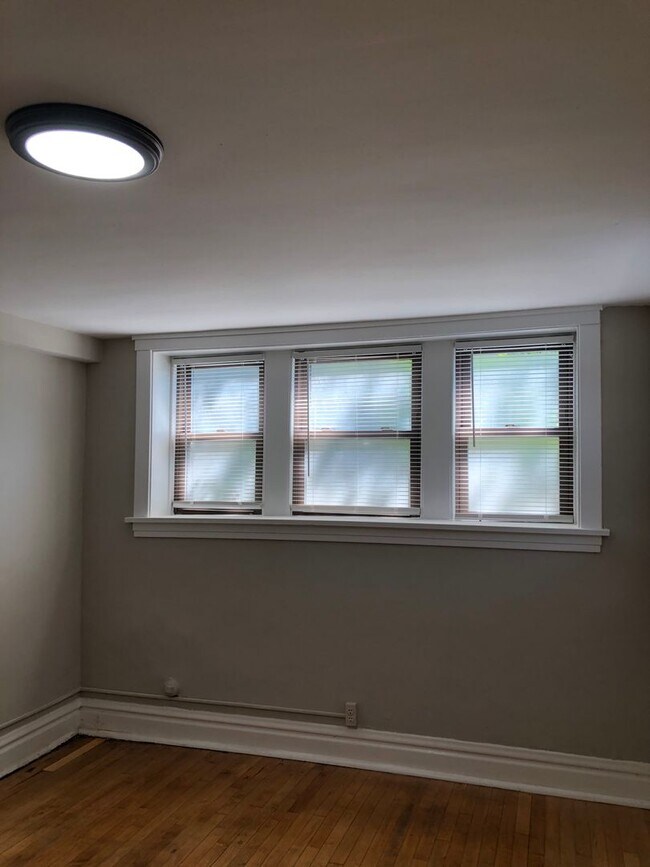 Photo - 2056 N Oakley Ave Apartment