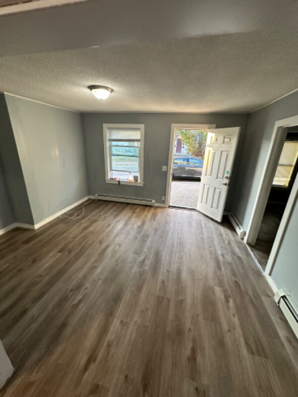 Primary Photo - 34 Cutts St