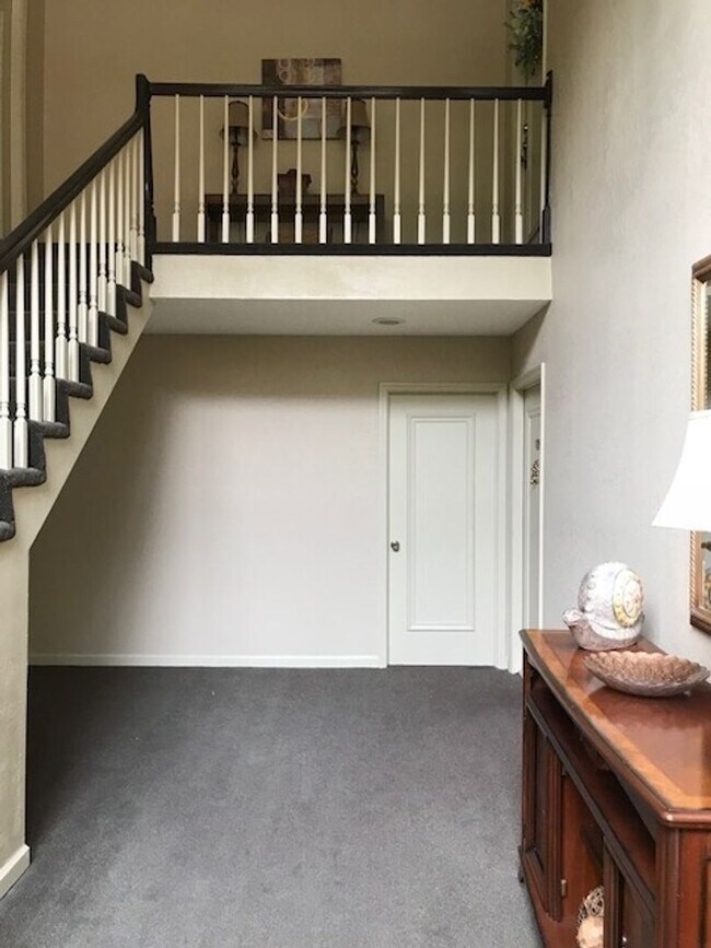 Foto del edificio - Charming Move-In Ready 1BR/1BA Condo in West Nashville – Lion’s Head Community