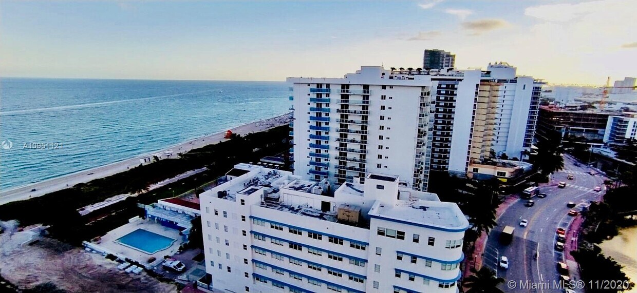 Primary Photo - 2555 Collins Ave