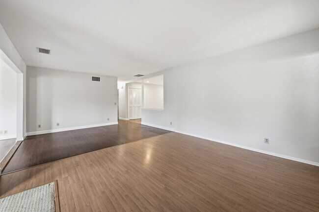 Building Photo - Spacious and Well Maintained 3 Bedroom Home in Orange