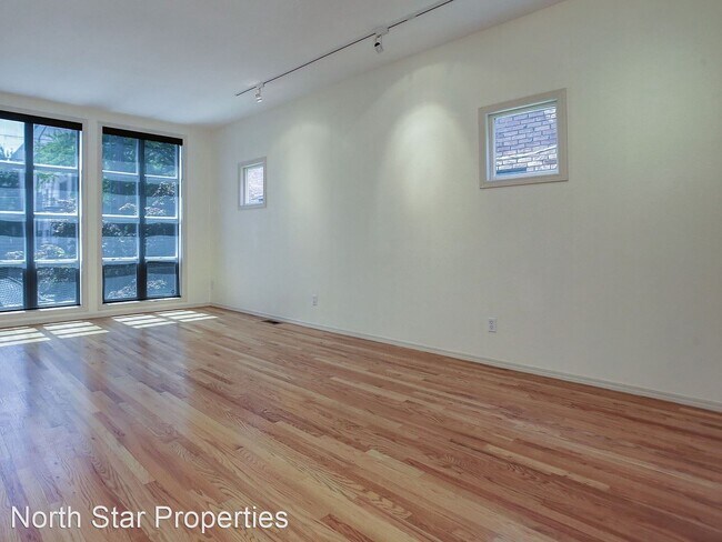 Foto del edificio - 2 br, 2.5 bath House - 2049 NW Lovejoy St.