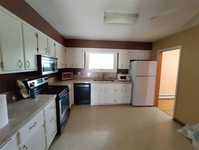 Building Photo - 2432 Rhonda Dr