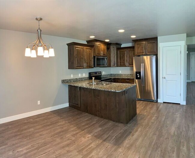 Foto del edificio - Spacious Townhome with 1 car garage w/ Mountain Views