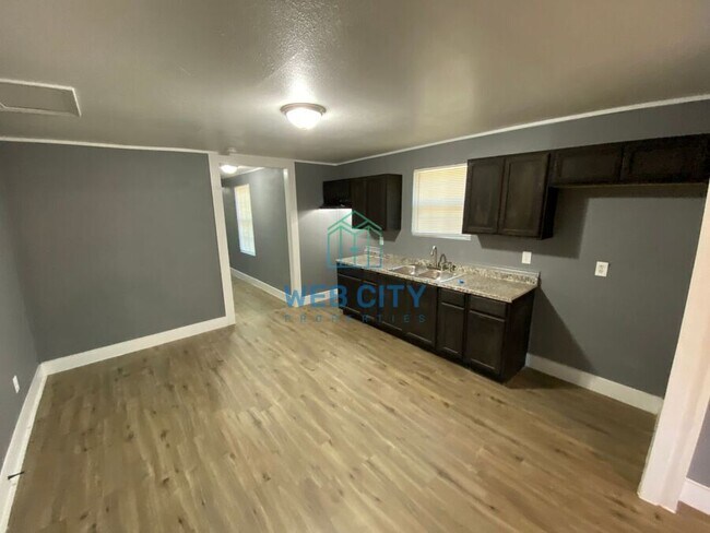 Foto del edificio - 3527 S Harwood St