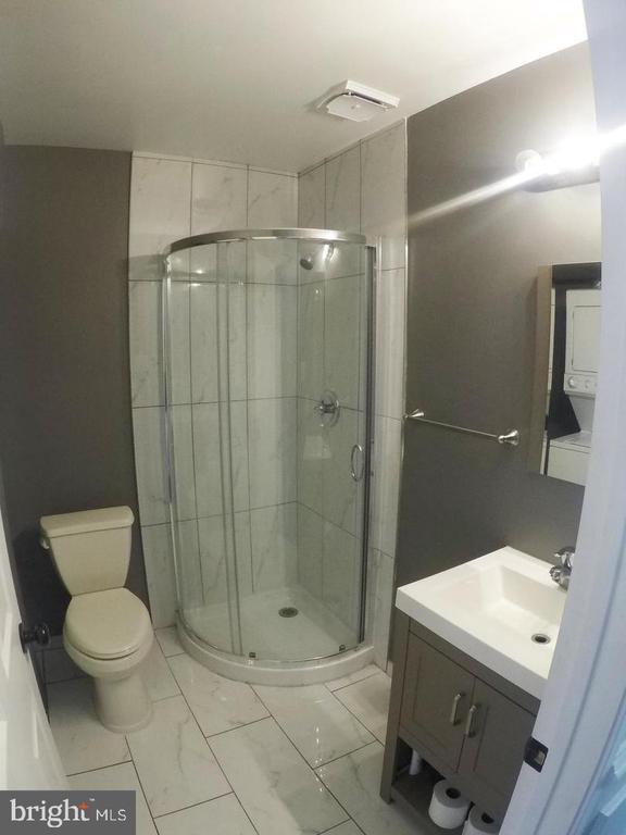 Foto del edificio - 8702 Village Green Ct