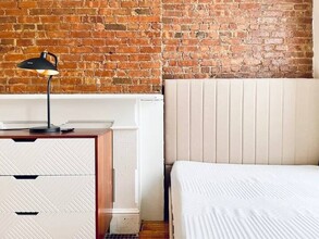 Building Photo - Furnished room/NOT APARTMENT