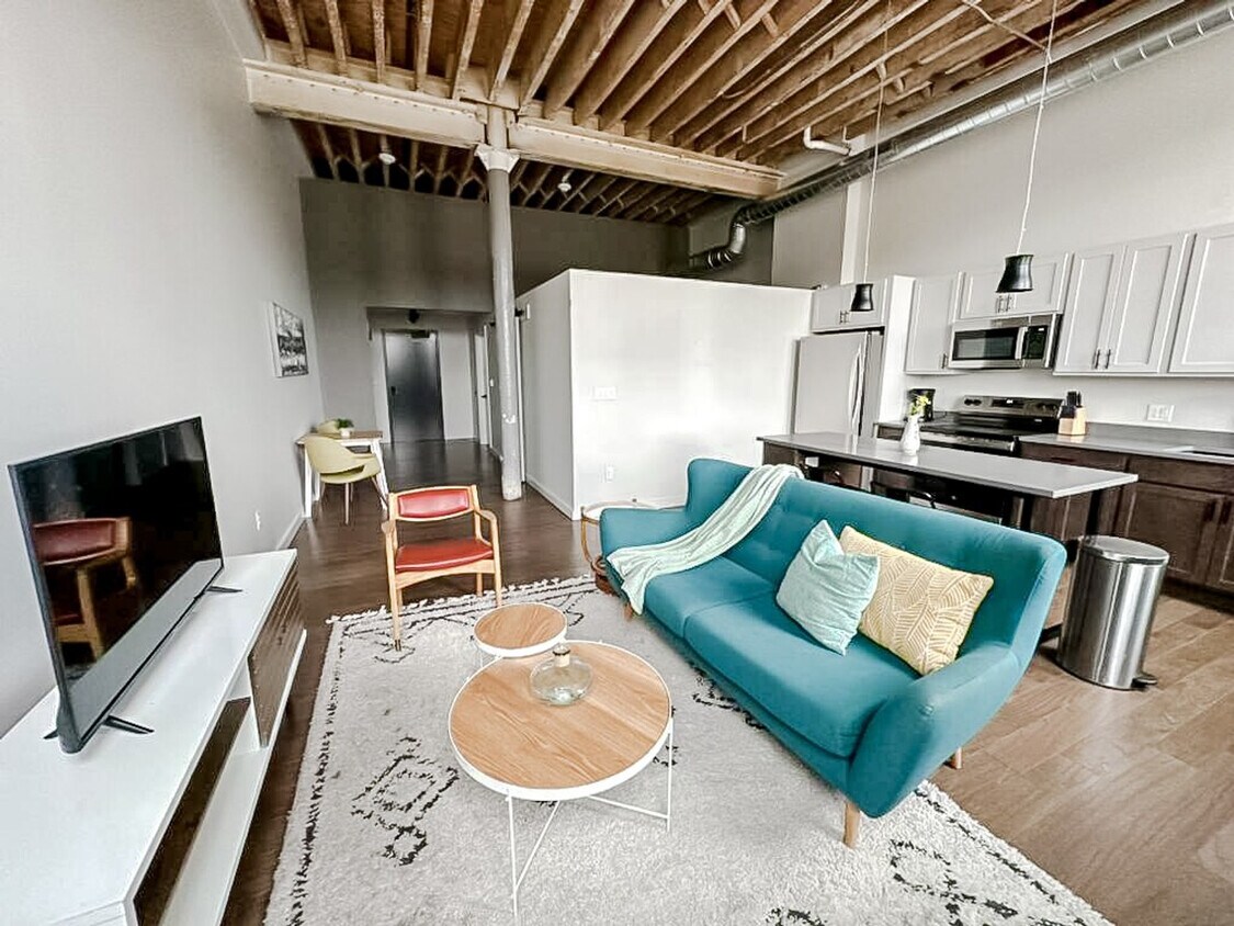 Foto principal - 604 W 4th St N