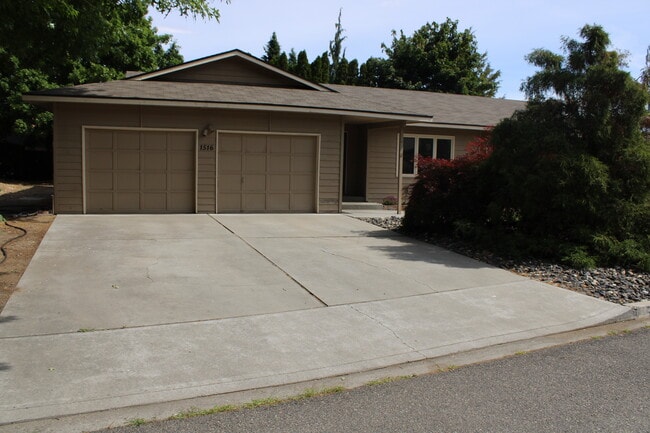 Building Photo - 1516 Woodhaven Pl