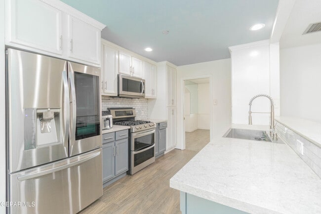 Building Photo - 8608 Catalpa Ln