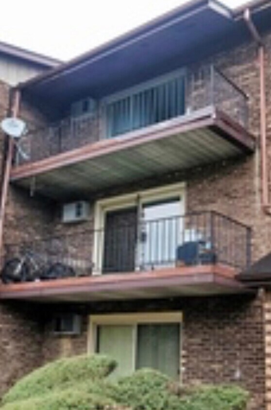 Primary Photo - 2556 Waterbury Dr