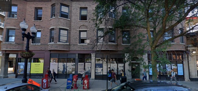 Building Photo - 3932 N Sheridan Rd