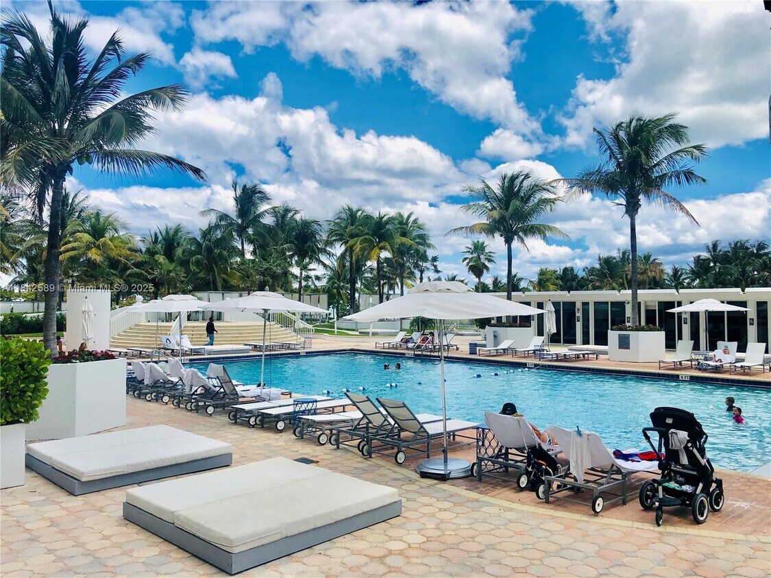 Foto principal - 10275 Collins Ave