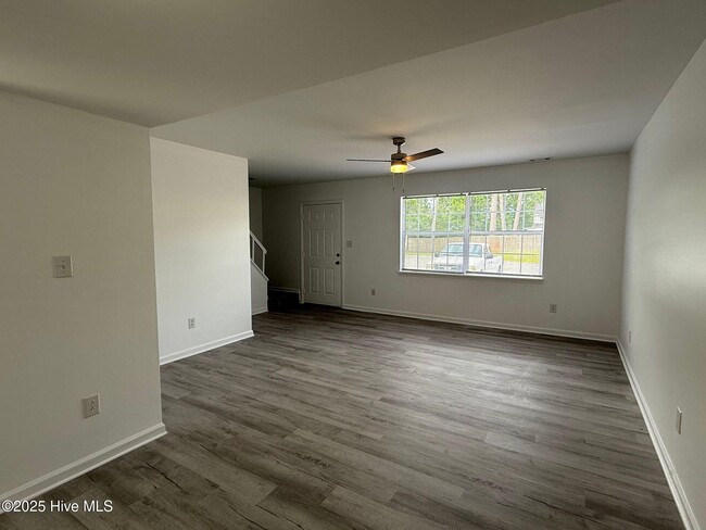 Foto del edificio - 206 Myrtlewood Cir