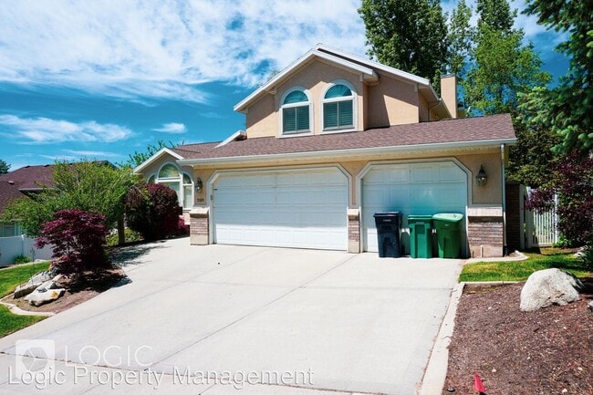 Building Photo - 5 br, 3.5 bath House - 1169 E. Big Pine Dr.