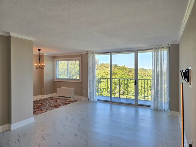 Sala de estar/Comedor - 2059 Huntington Ave
