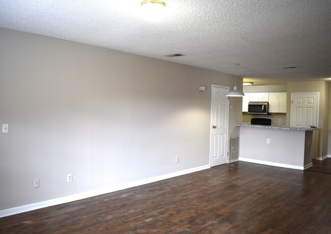 Building Photo - FIRST FULL MONTH FREE IF YOU SIGN A 13 OR 14 MONTH LEASE!