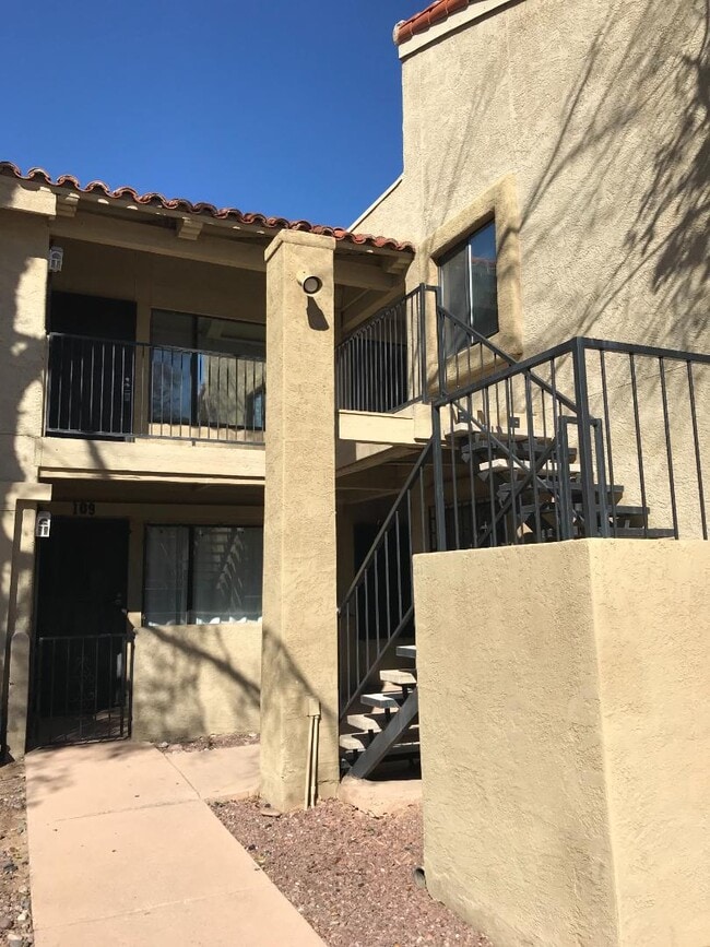 Building Photo - 8255 N Oracle Rd