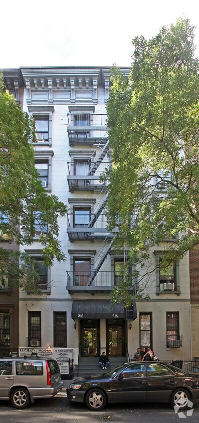 216 - 218 CON 104th ¡St - 216-218 W 104th St