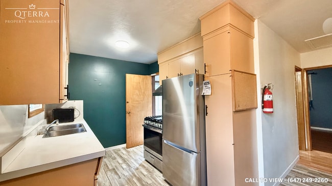 Building Photo - 190 Cedarvale Cres