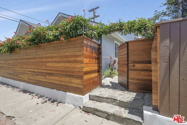 Foto del edificio - 320 4th Ave