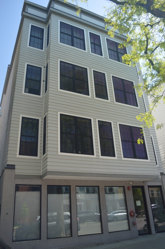 Primary Photo - 350 W Broadway