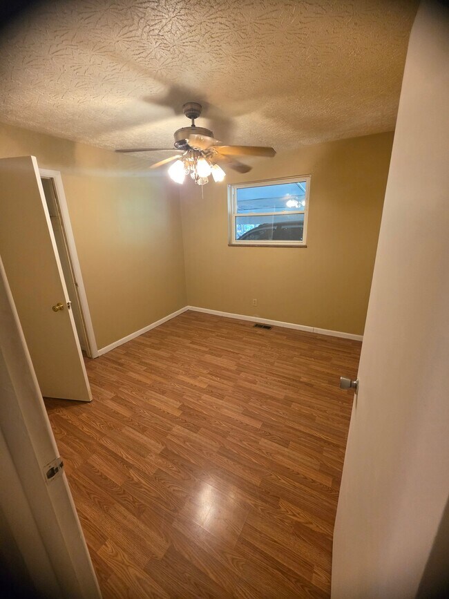 Foto del edificio - 1018 Willow Dr