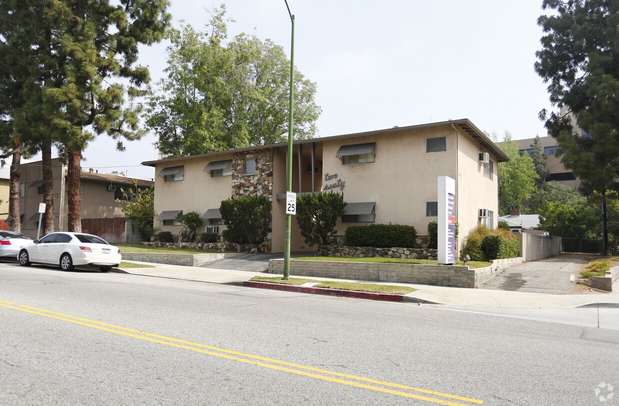 Building - 262 Sinclair Ave